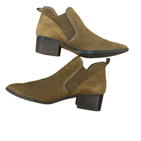 Donald Pliner Darla Perforated Booties Camel Tan Waxy Suede Slip On Size 6.5 - Picture 2 of 7